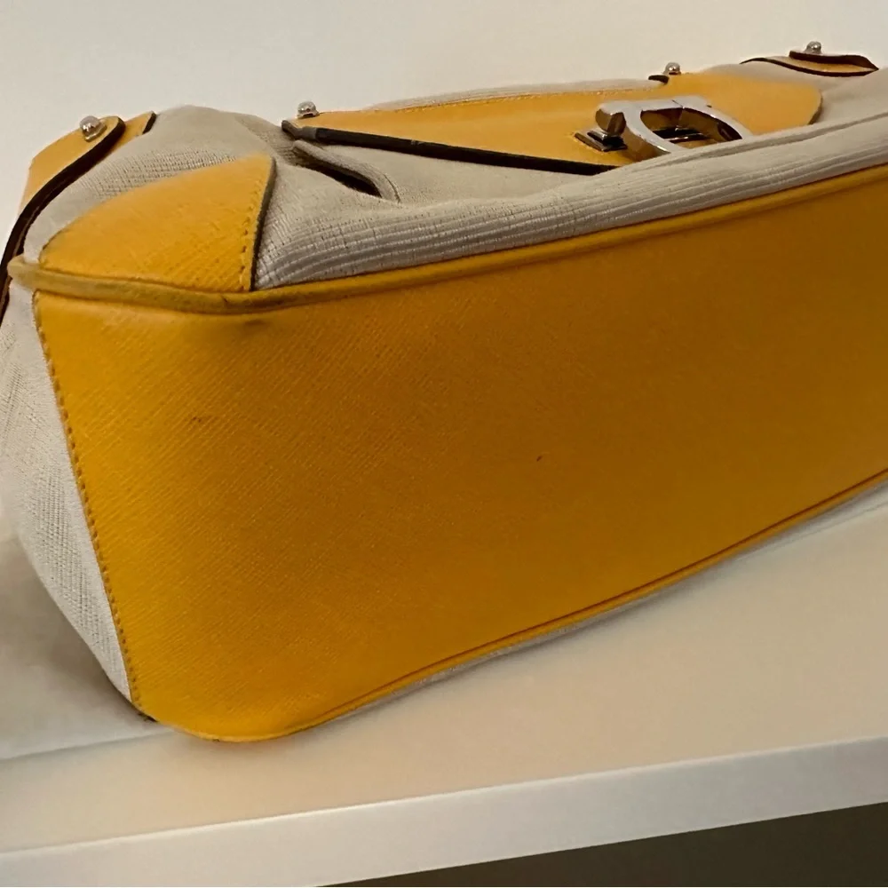 Salvatore Ferragamo summer satchel in great pre-owned condition - Picture 8 of 16